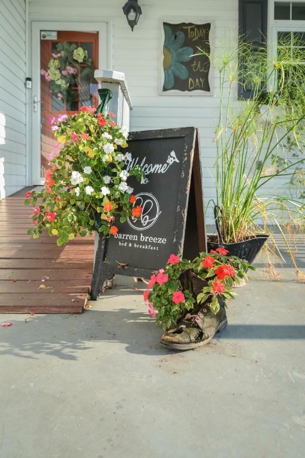 Barren Breeze Bed And Breakfast Lucas Luaran gambar